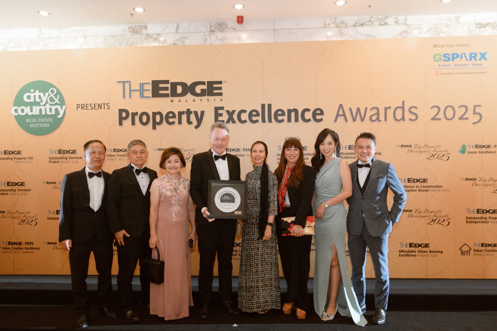 The Selangor Properties team receiving their award